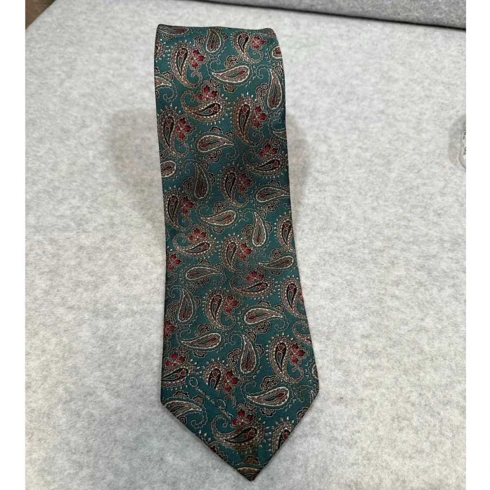 Oscar de la Renta elegant men